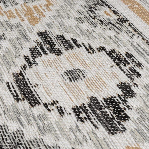 Dunelm Global Reversible Indoor Outdoor Rug 2 Dunelm Global Reversible Indoor Outdoor Rug - Image 2